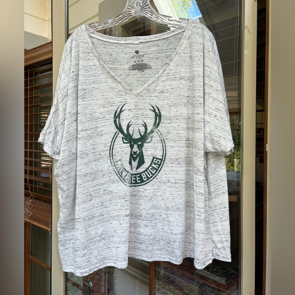 Milwaukee Bucks v-neck t-shirt size XXL